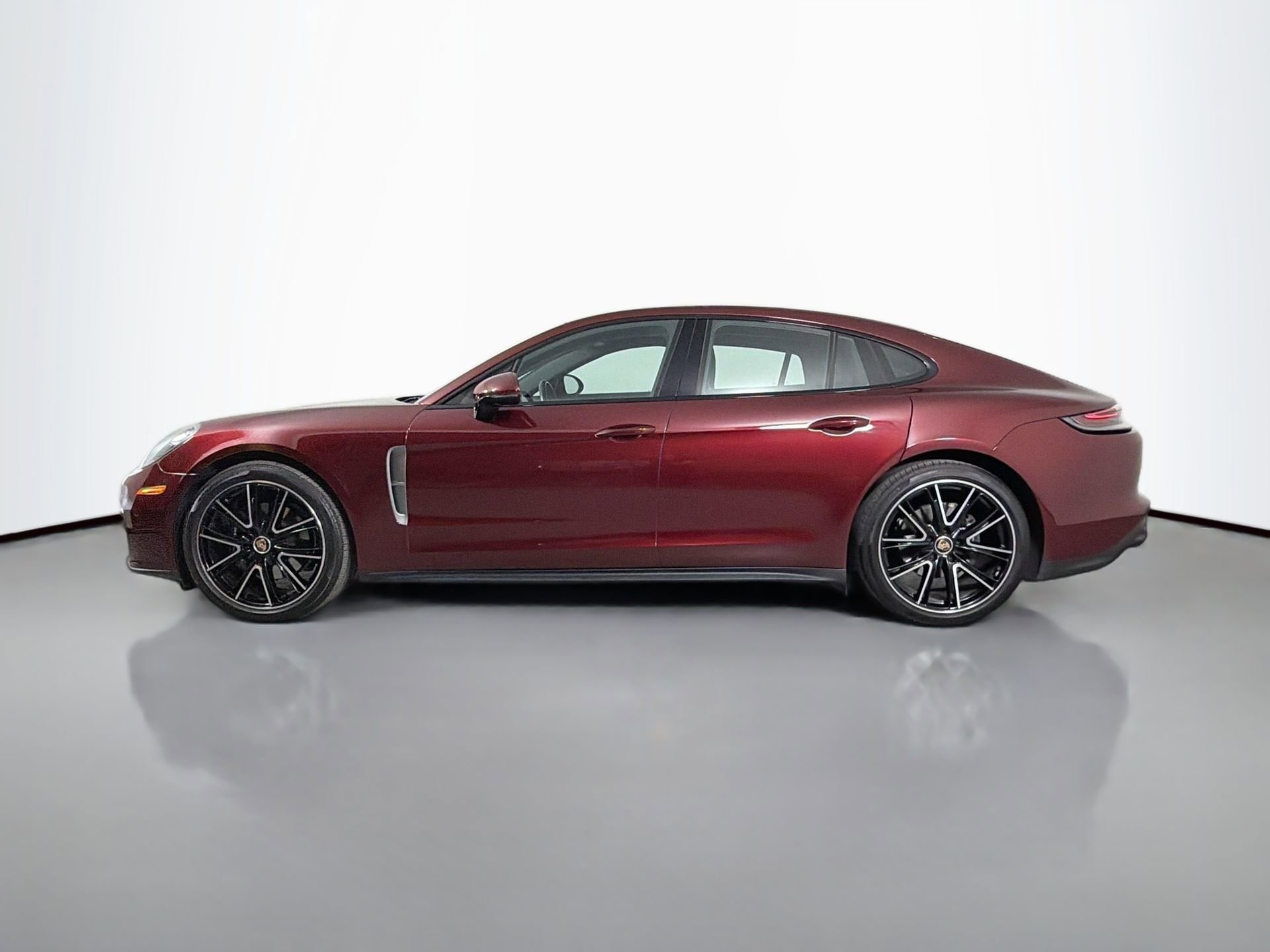 Certified 2023 Porsche Panamera 4 Platinum Edition w/ Assistance Package image 2