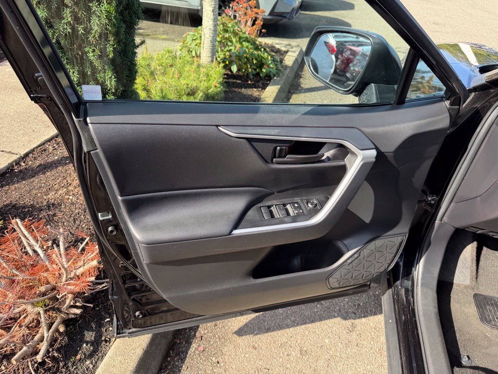 Certified 2025 Toyota RAV4 LE AWD/4WD image 11