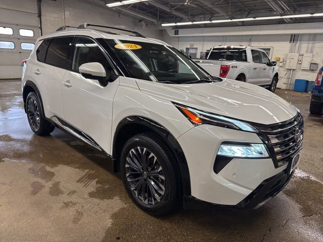 Used 2024 Nissan Rogue Platinum image 8