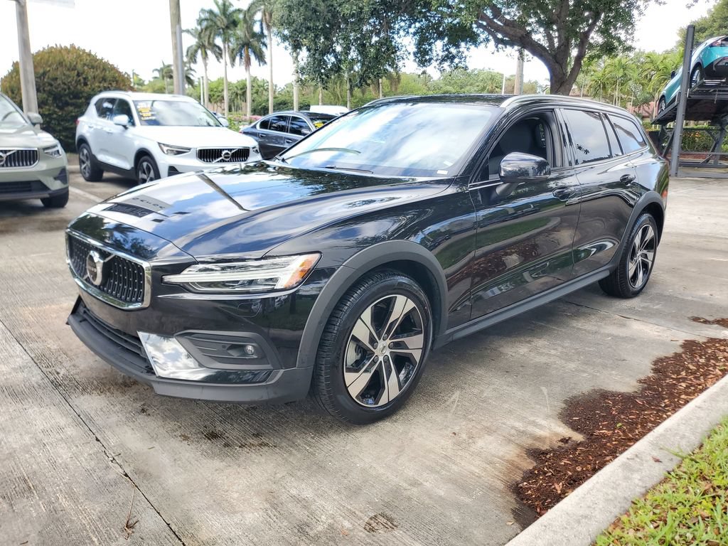 Certified 2024 Volvo V60 B5 Cross Country Plus AWD/4WD image 3