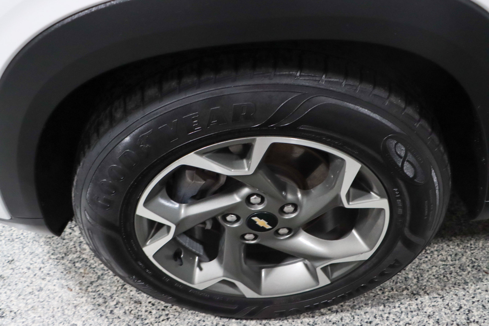 Used 2024 Chevrolet Trax LT w/ Sunroof Package FWD image 11