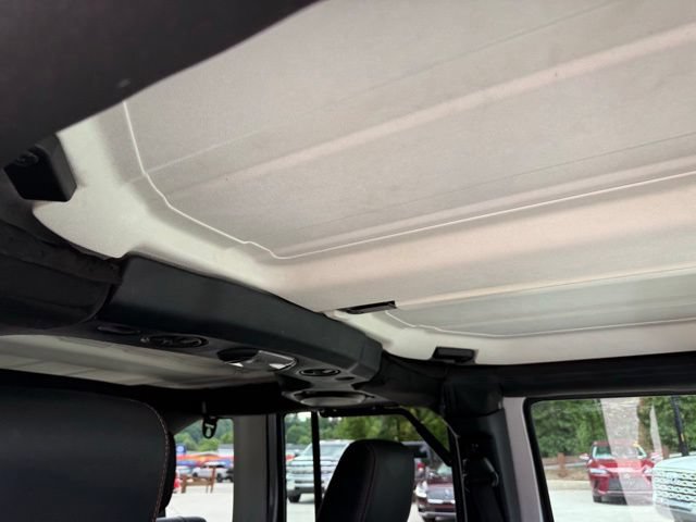 Used 2012 Jeep Wrangler Unlimited Sahara AWD/4WD image 96