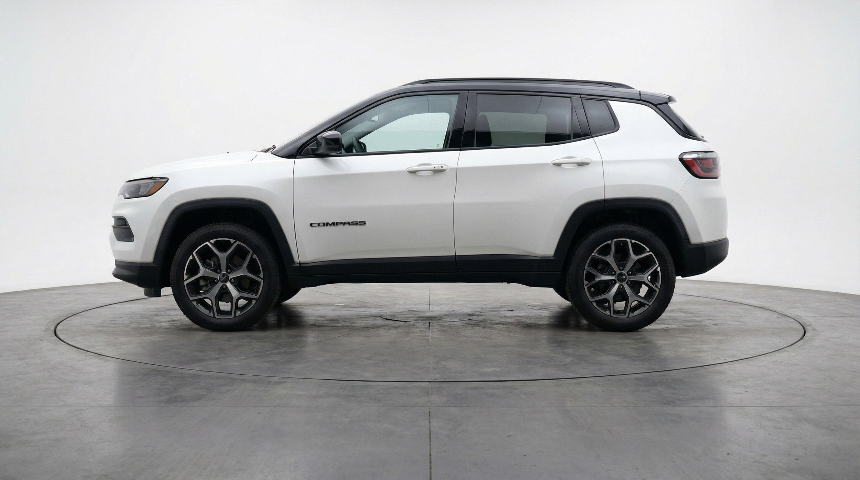 Used 2025 Jeep Compass Limited image 5