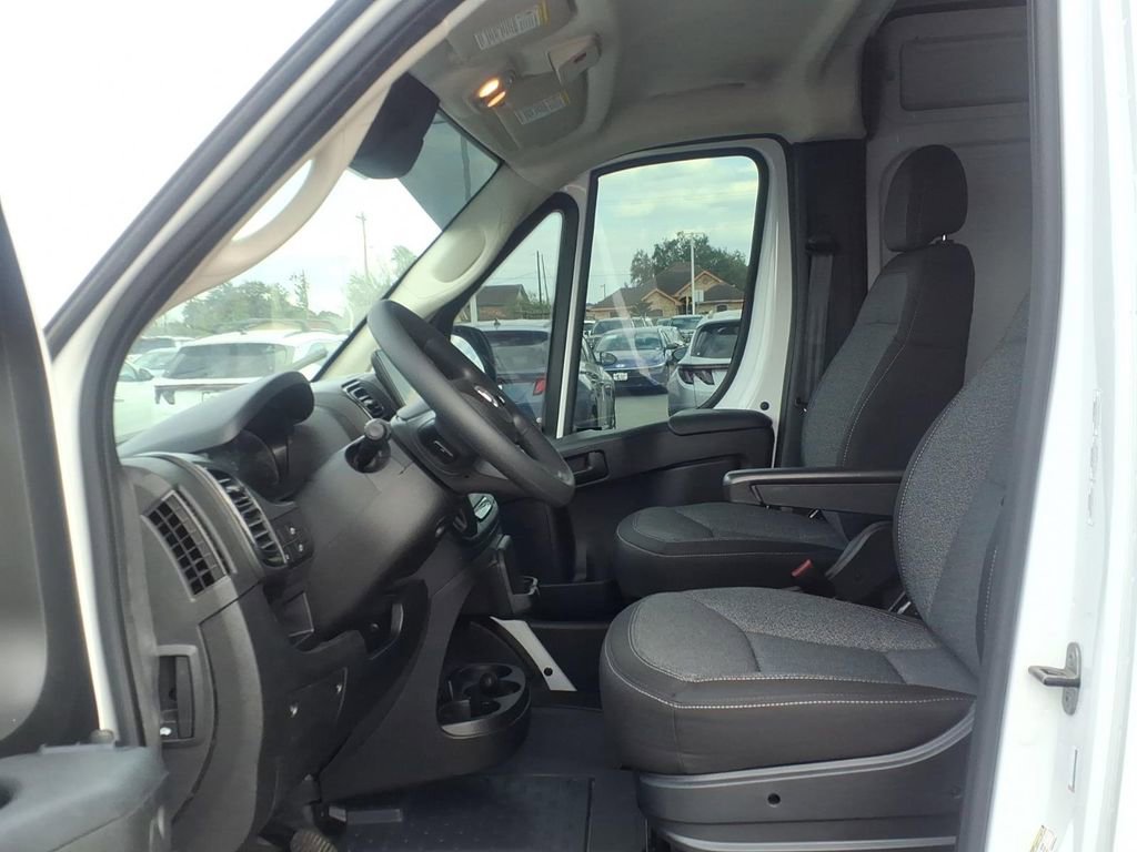 Used 2025 RAM ProMaster 2500 w/ Premium Convenience Group image 14