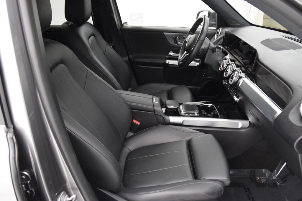Used 2023 Mercedes-Benz EQB 300 4MATIC image 16