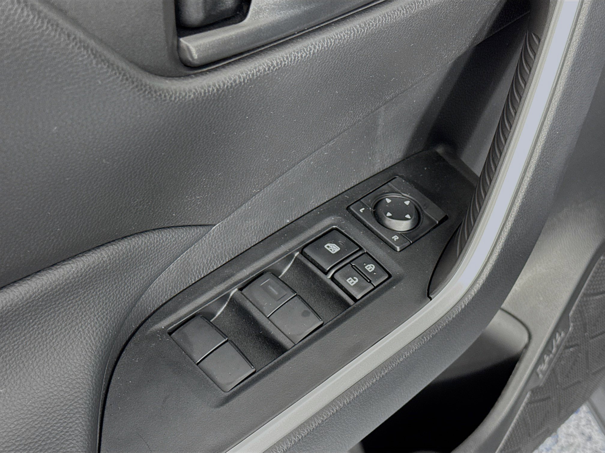 Used 2024 Toyota RAV4 LE image 17