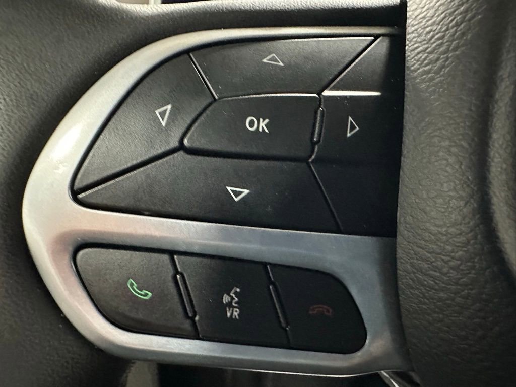 Used 2023 Chrysler Voyager LX image 19