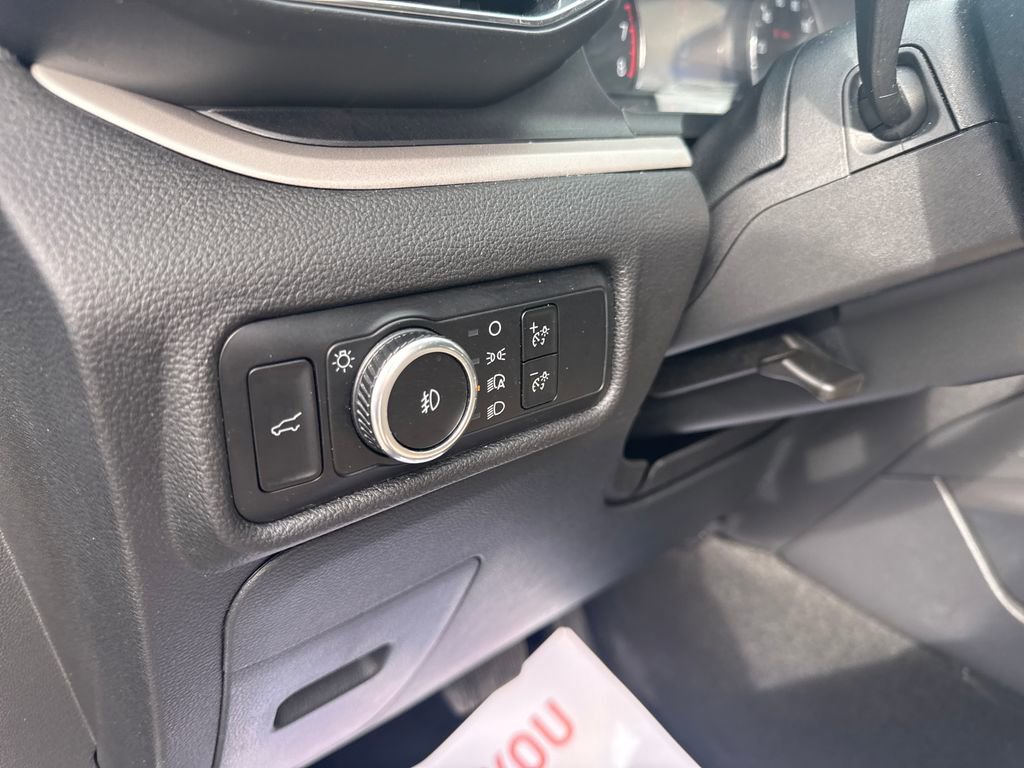 Used 2024 Ford Explorer XLT w/ Equipment Group 202A image 28