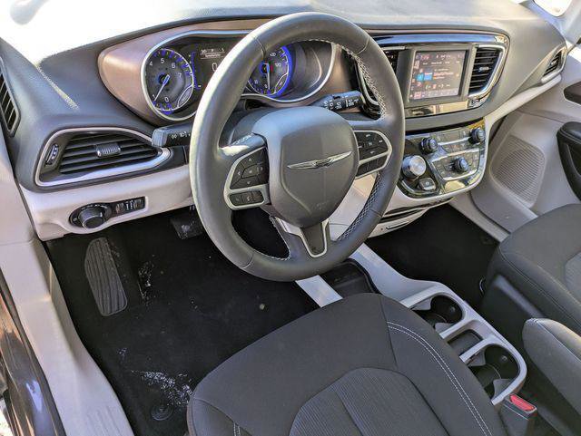 Certified 2023 Chrysler Voyager LX image 10