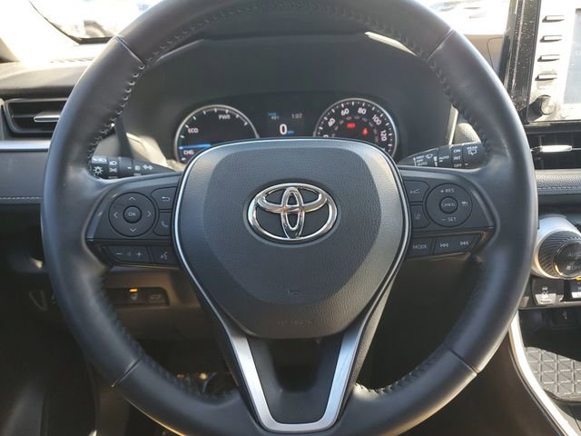 Used 2022 Toyota RAV4 XLE Premium image 24