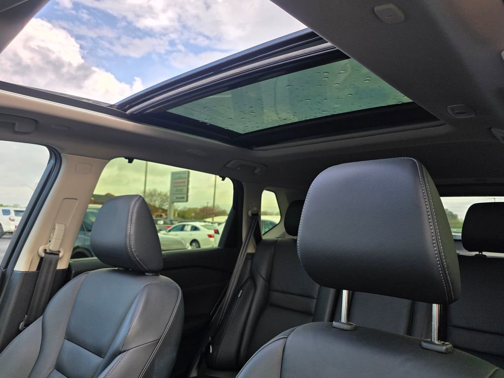 Used 2025 Nissan Rogue SL w/ Tech Package image 31