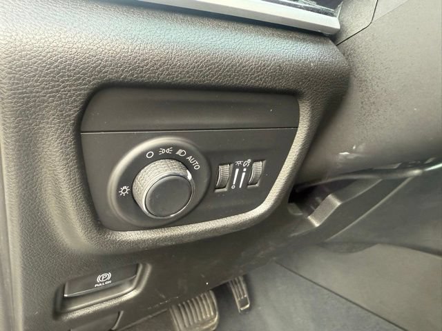 Used 2023 Jeep Grand Cherokee Altitude AWD/4WD image 37