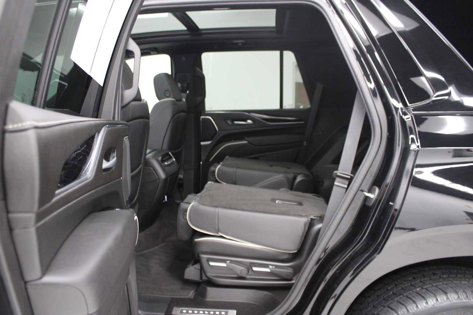 Certified 2024 Cadillac Escalade Sport w/ LPO, ONYX Package image 53