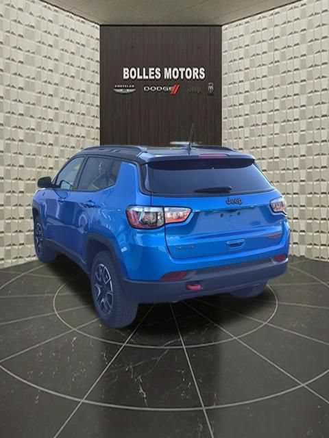 Used 2025 Jeep Compass Trailhawk w/ Trailhawk Convenience Group AWD/4WD image 6