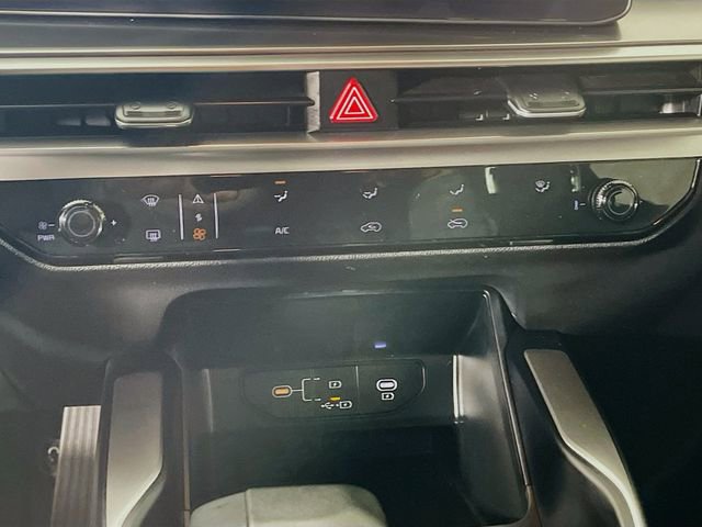 Used 2025 Kia Sorento LX image 16