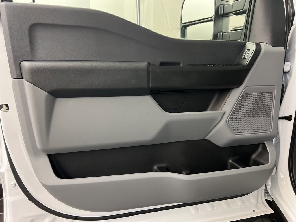 New 2026 Ford F550 4x4 Regular Cab Super Duty image 23