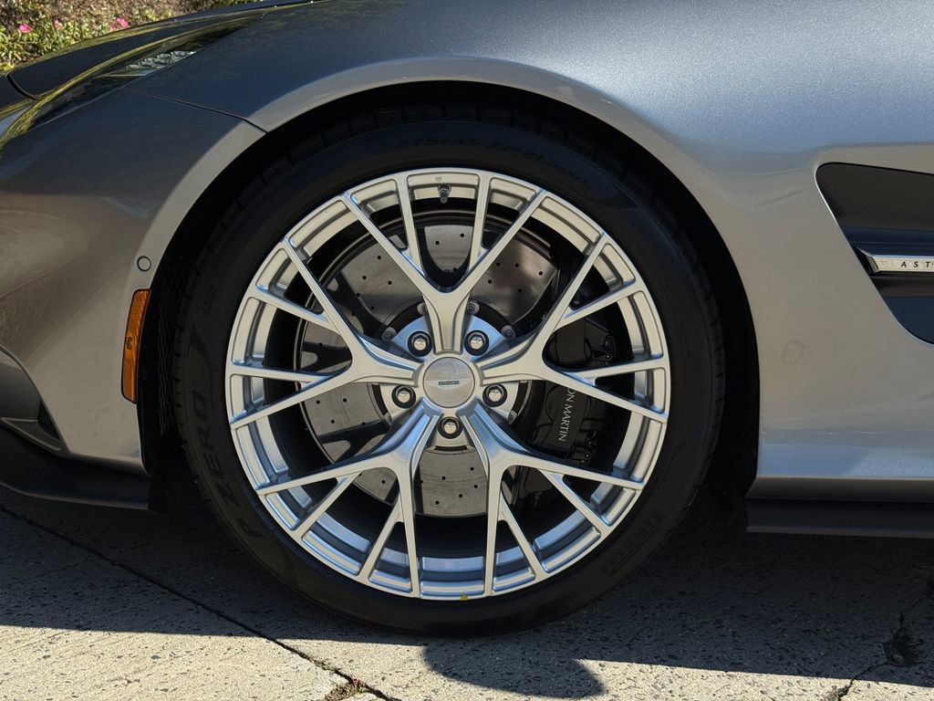 Used 2025 Aston Martin Vanquish image 4