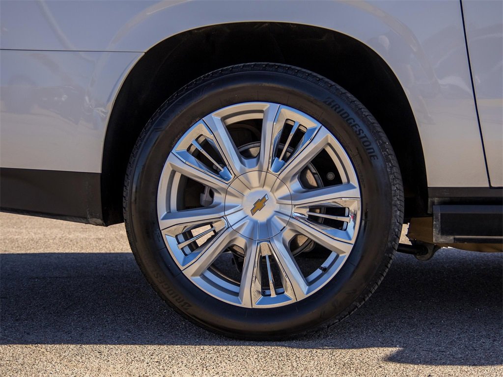 Used 2024 Chevrolet Suburban High Country image 9