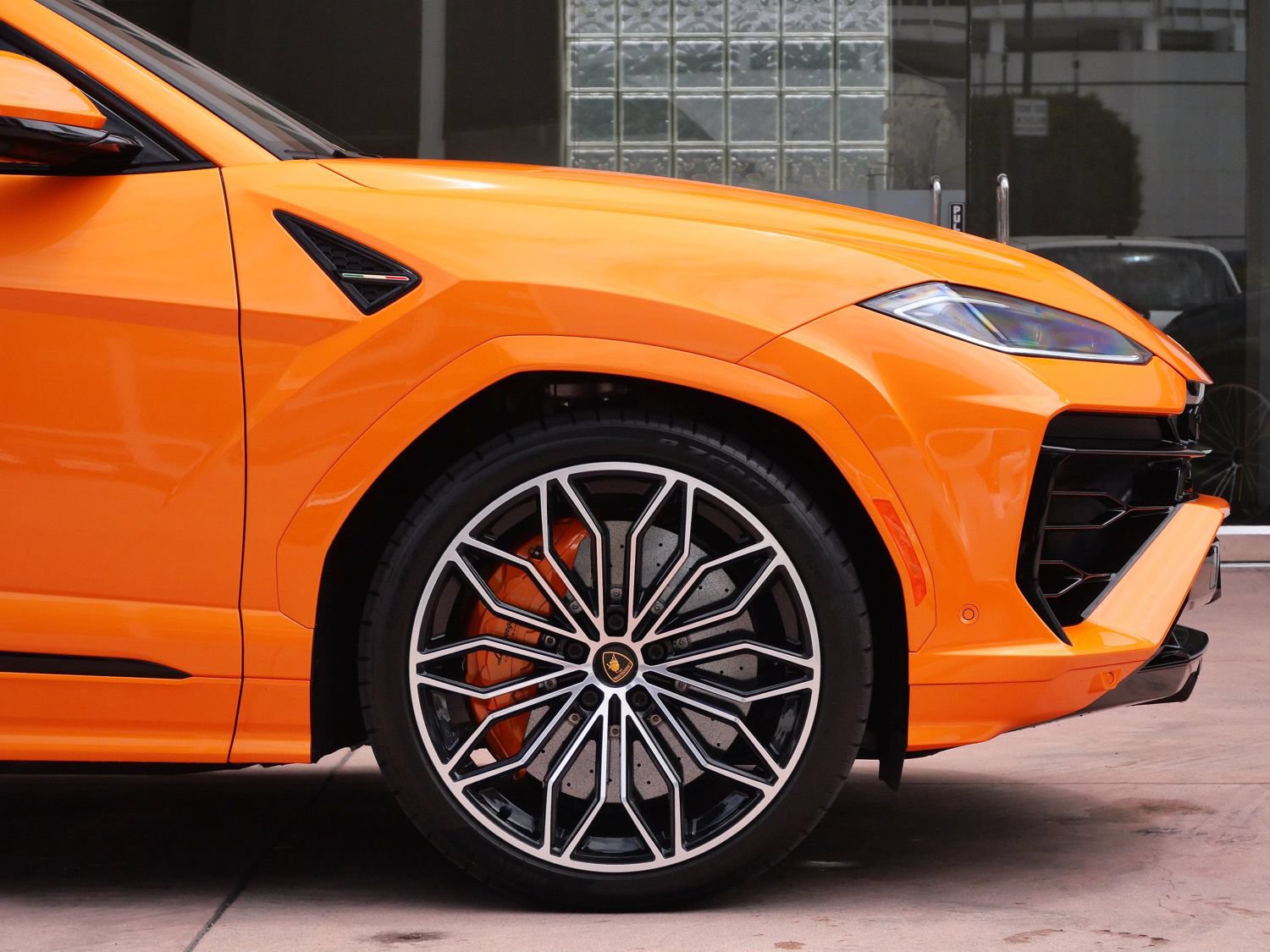 Used 2025 Lamborghini Urus S AWD/4WD image 9