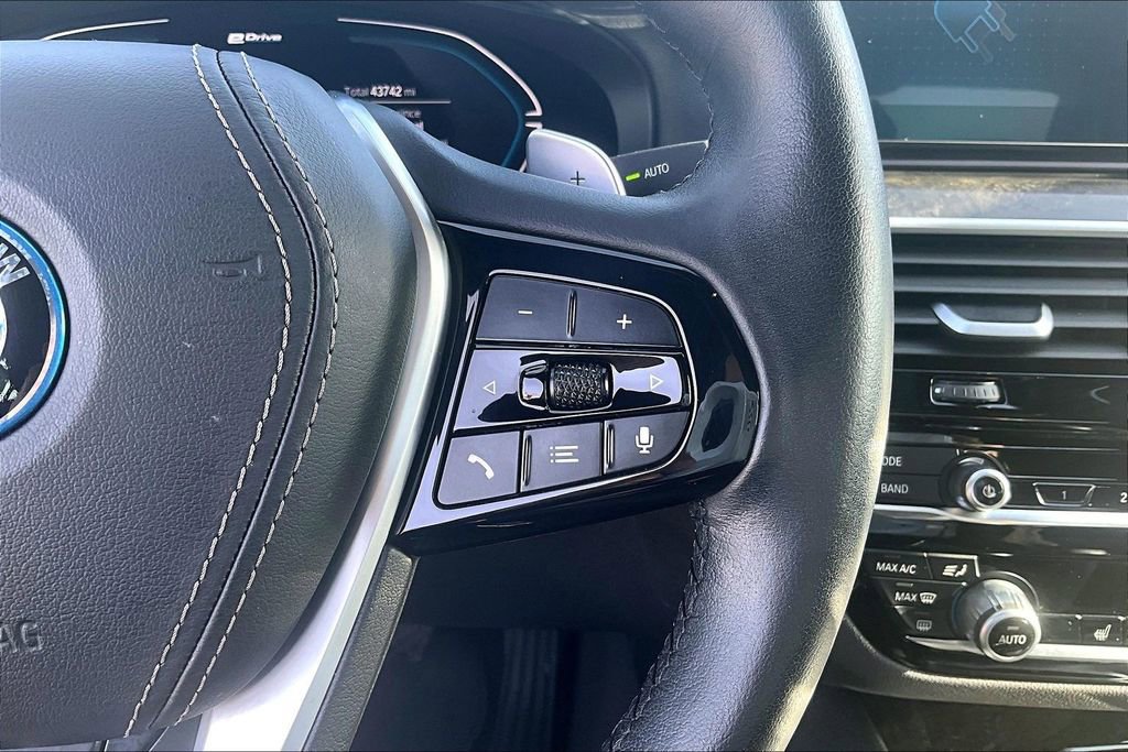 Used 2023 BMW 530e xDrive 530e iPerformance w/ Premium Package image 19