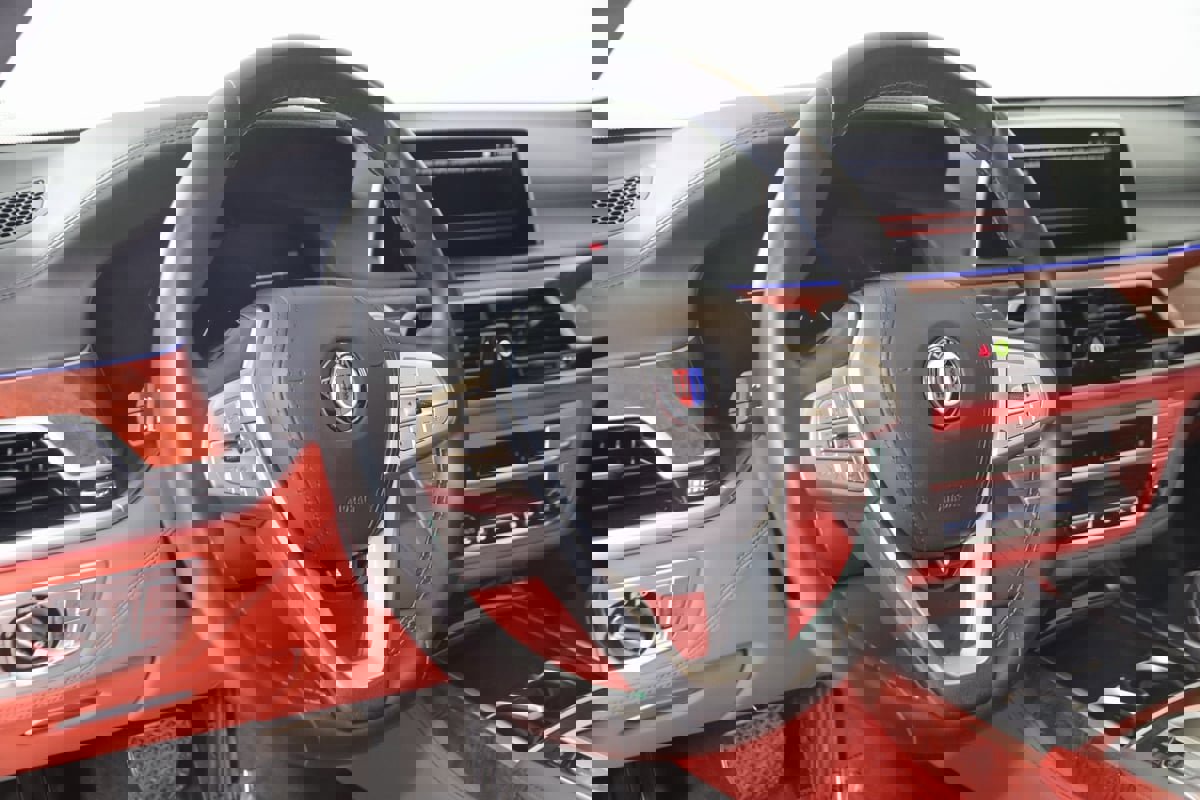 Used 2022 BMW ALPINA B7 xDrive w/ Luxury Rear Seating Package image 6