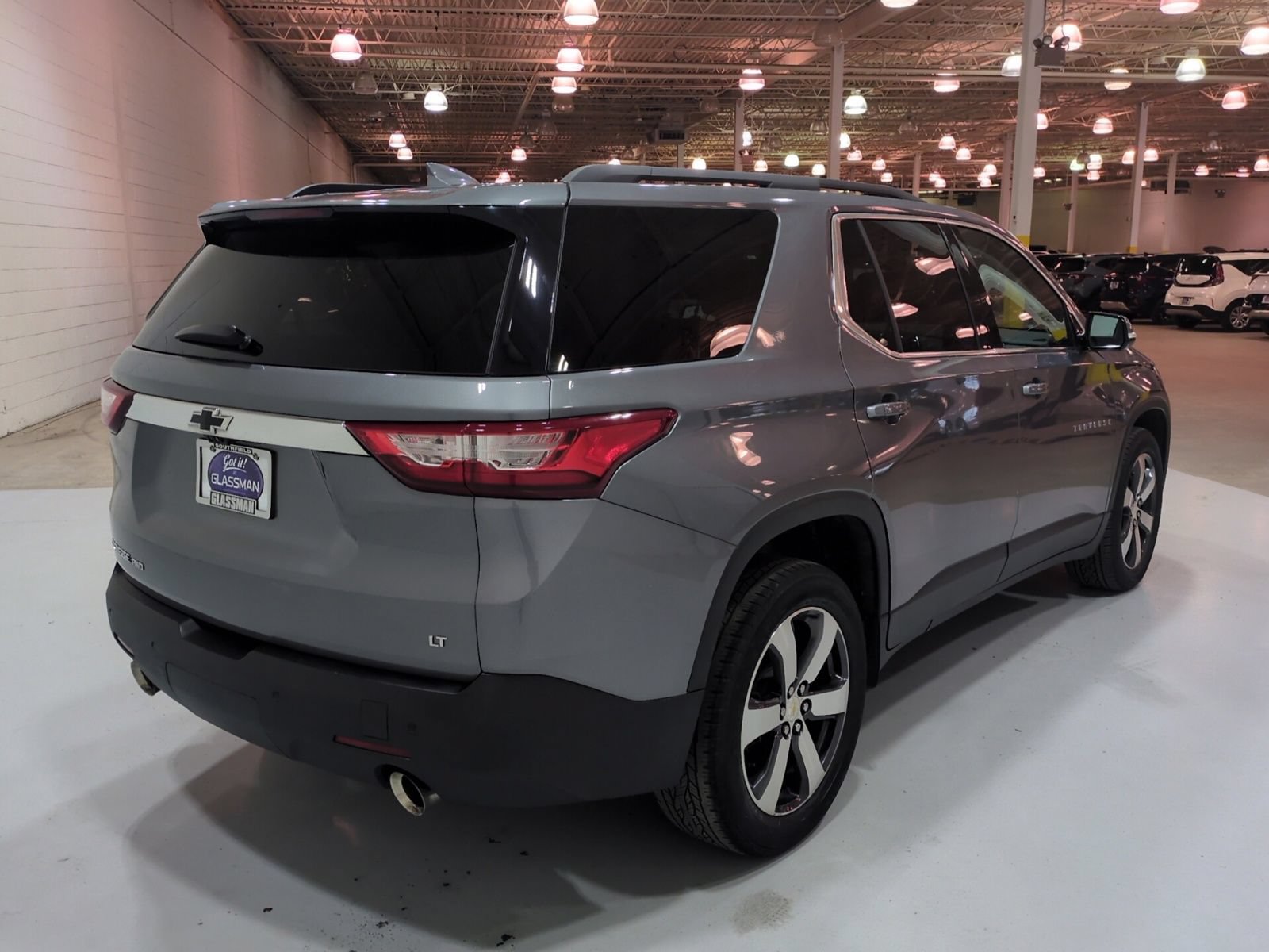 Used 2019 Chevrolet Traverse LT w/ LT Premium Package AWD/4WD image 3