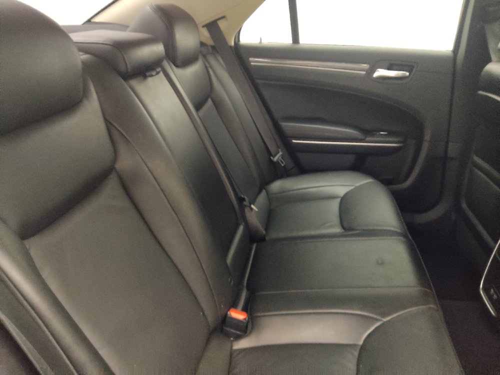 Used 2019 Chrysler 300 Touring w/ Quick Order Package 2EF RWD image 19