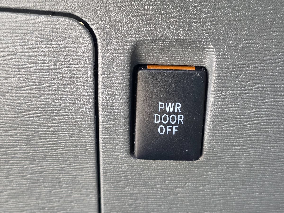 Used 2019 Toyota Sienna XLE w/ XLE Navigation Package FWD image 55