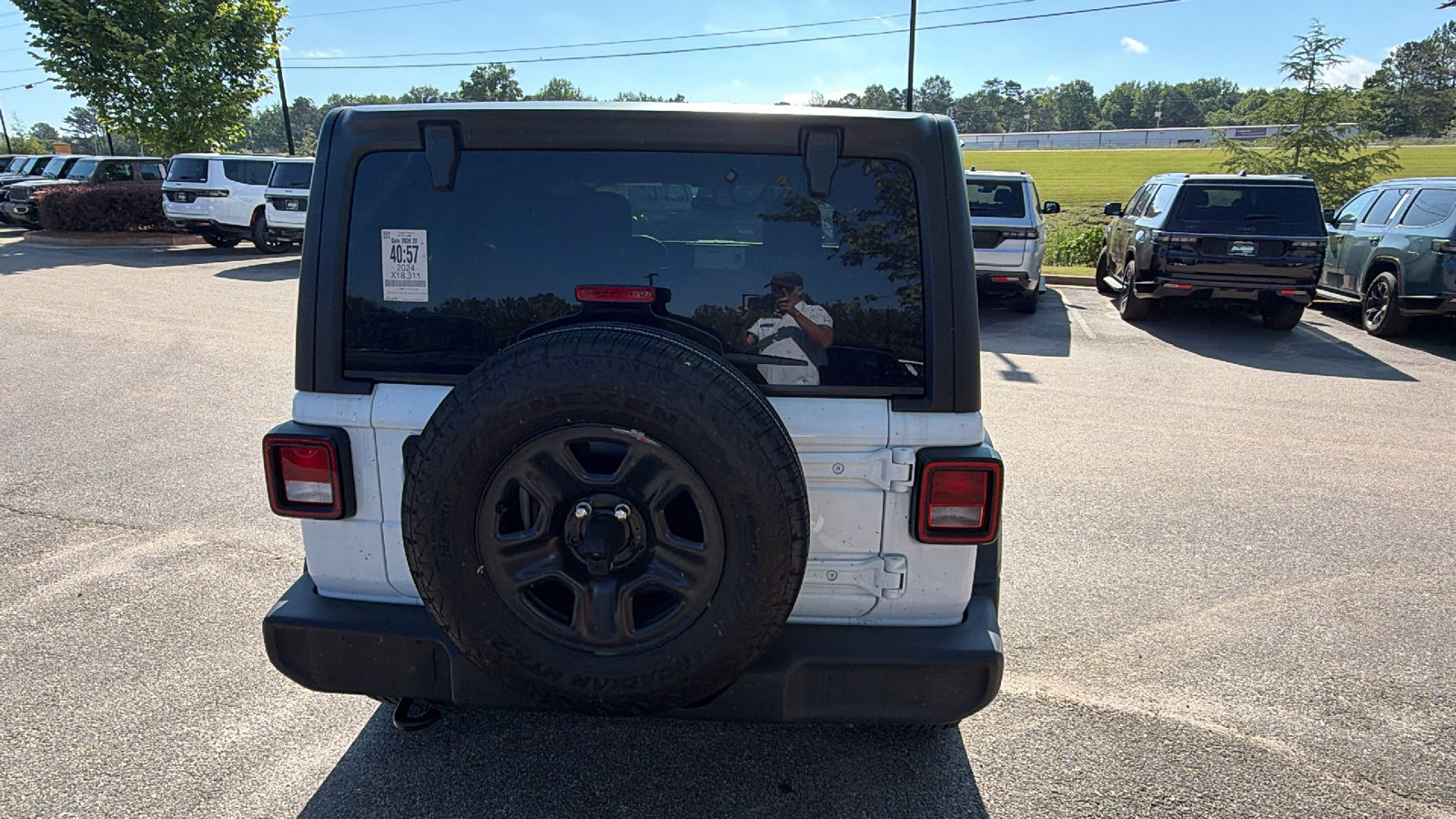 Used 2024 Jeep Wrangler Unlimited Sport AWD/4WD image 9