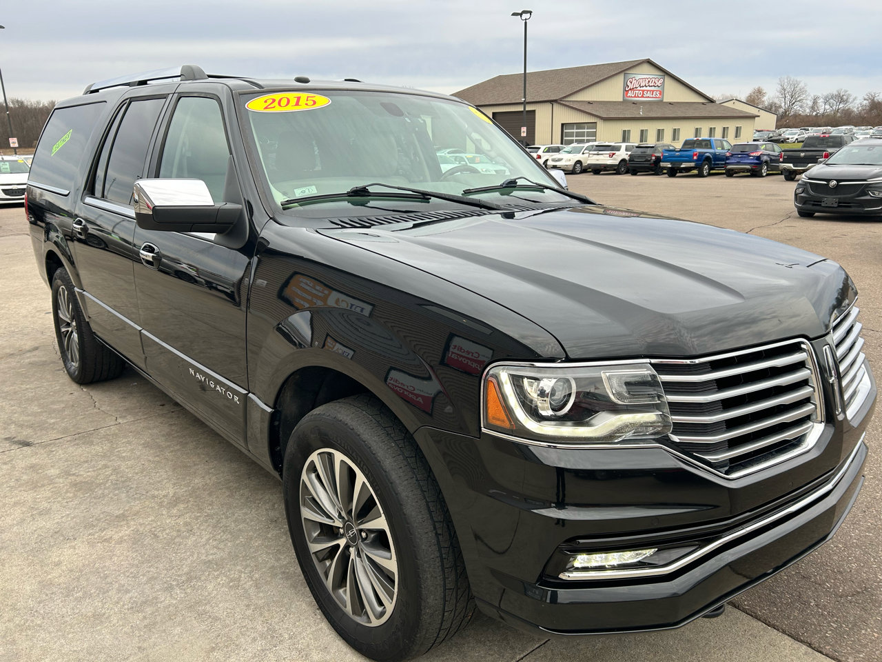 Used 2015 Lincoln Navigator L 4WD image 3