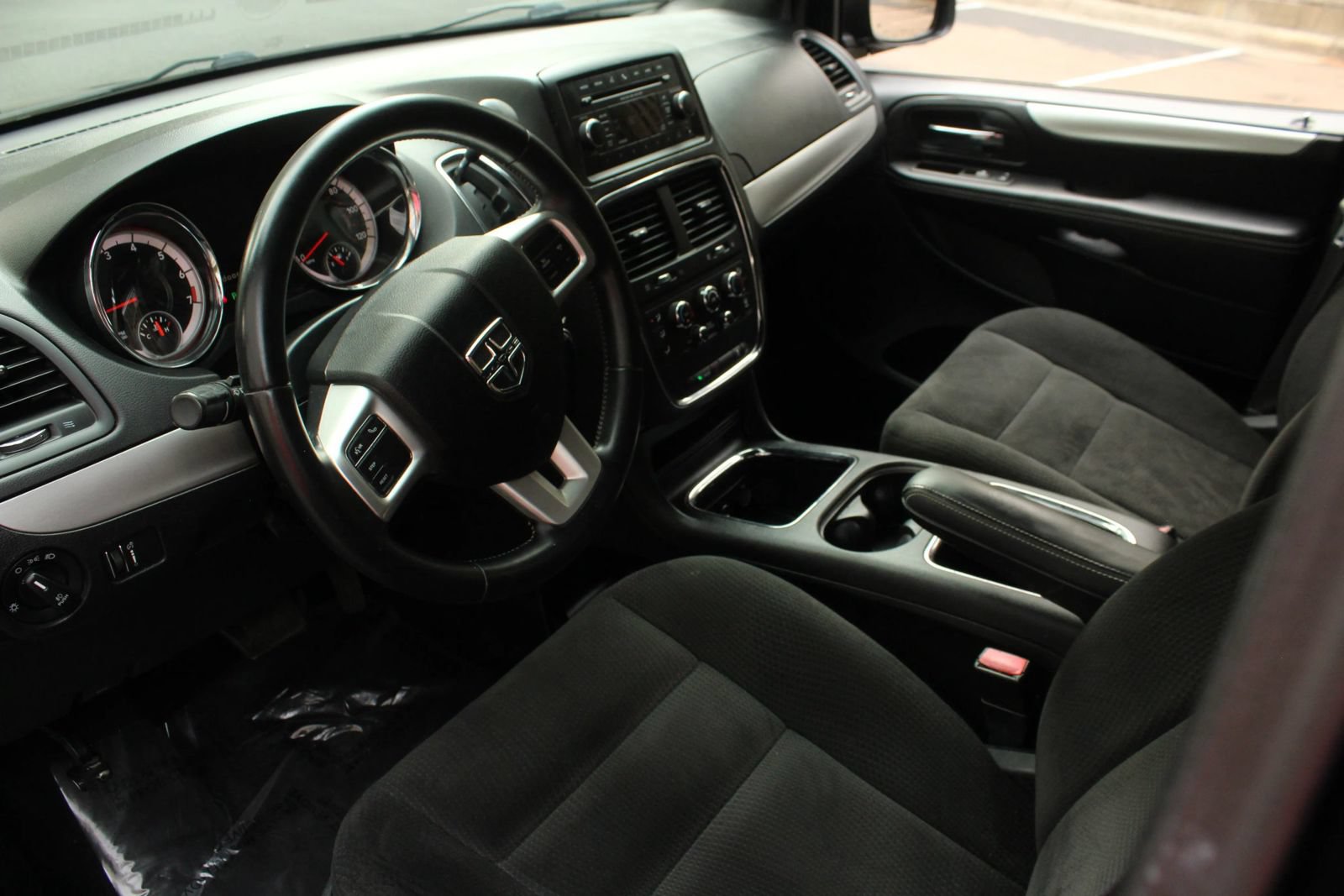 Used 2015 Dodge Grand Caravan SXT w/ Blacktop Package FWD image 13