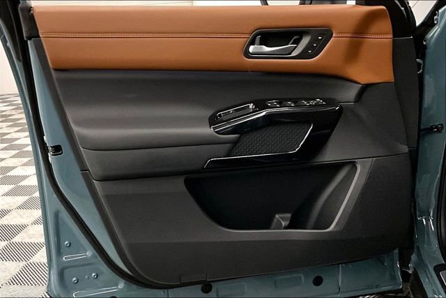 New 2026 Nissan Pathfinder Platinum image 34