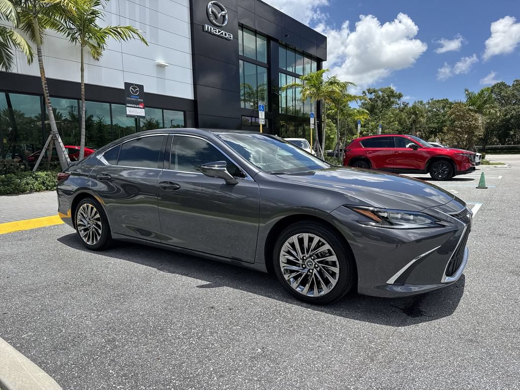 Used 2024 Lexus ES 300h Ultra Luxury w/ Accessory Package (Z2) FWD image 6