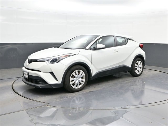Used 2019 Toyota C-HR XLE video 1