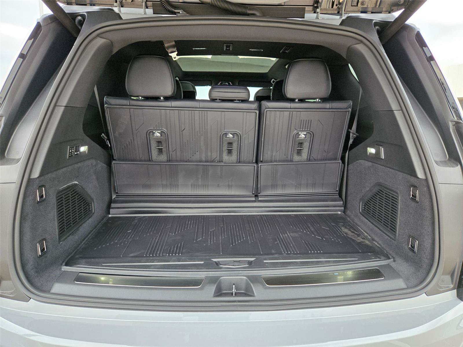 New 2026 Cadillac Escalade IQL Sport 1 w/ LPO, Floor Liner Package AWD/4WD image 33