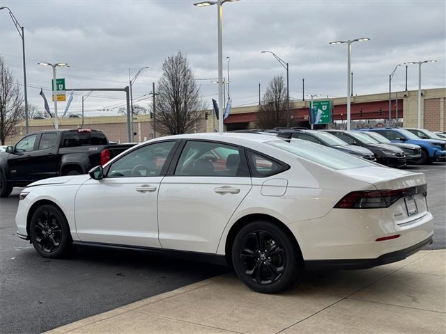 Used 2025 Honda Accord SE image 9