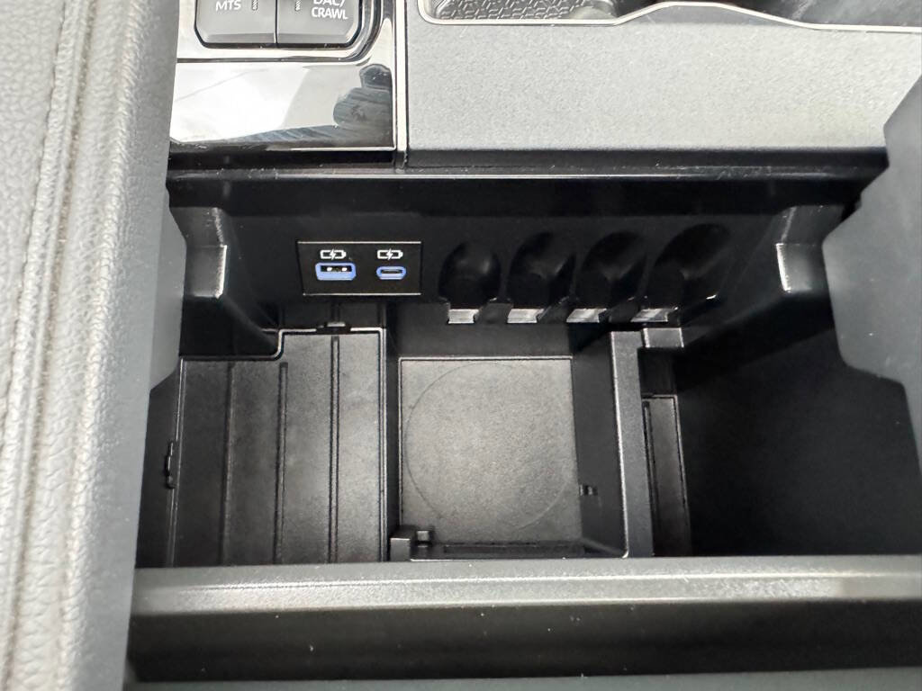 Used 2024 Toyota Tundra Limited image 34
