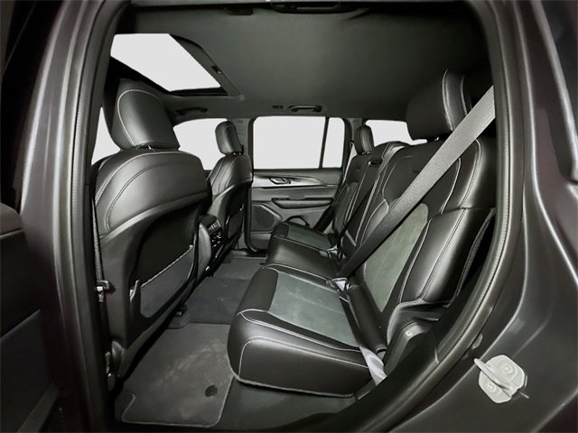 New 2025 Jeep Grand Cherokee 4WD image 15