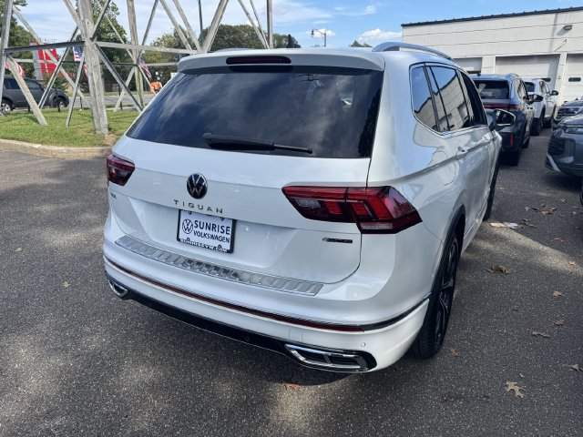 Used 2024 Volkswagen Tiguan SEL R-Line AWD/4WD image 4