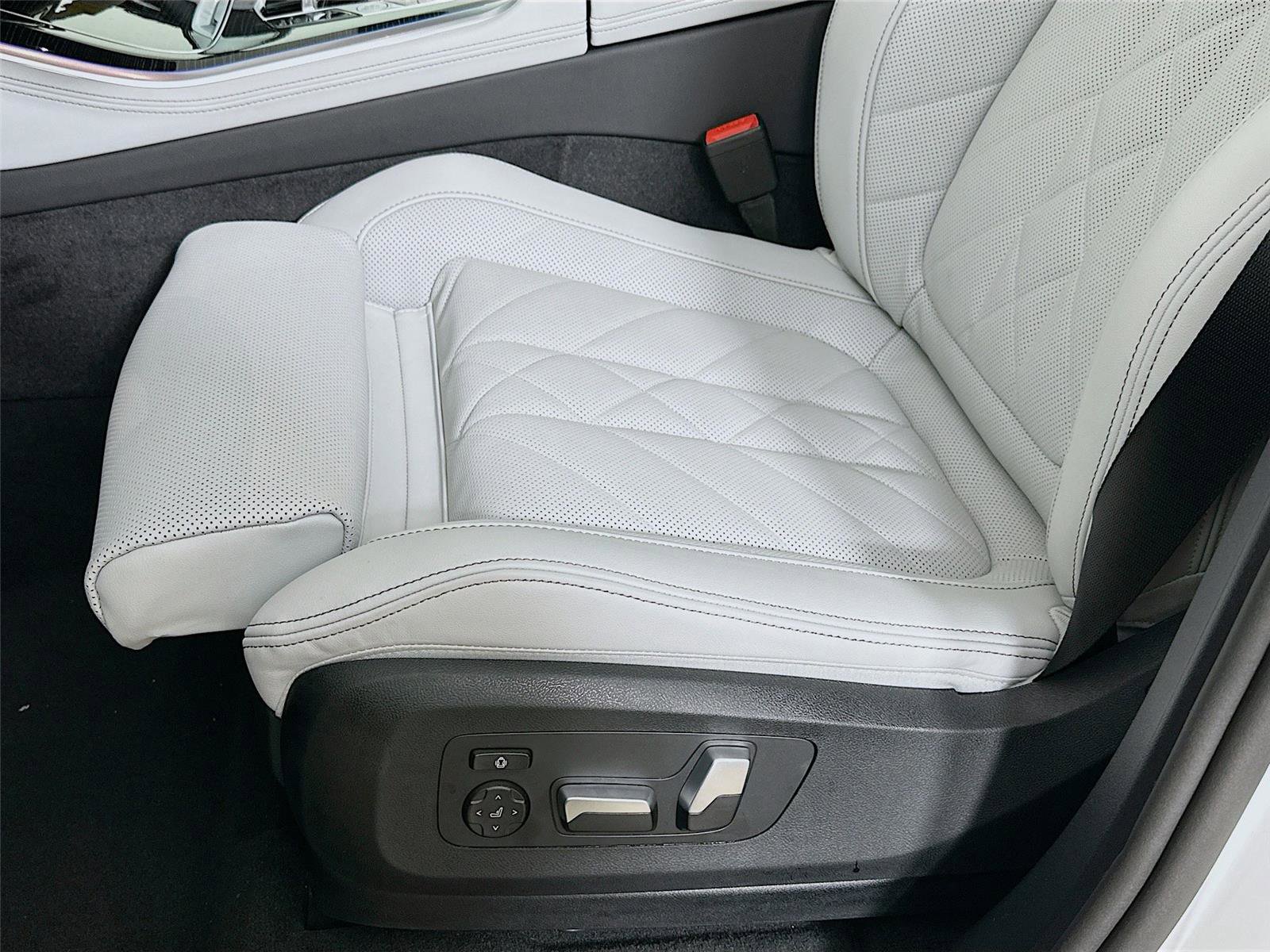 New 2026 BMW X5 xDrive40i w/ M Sport Package image 20