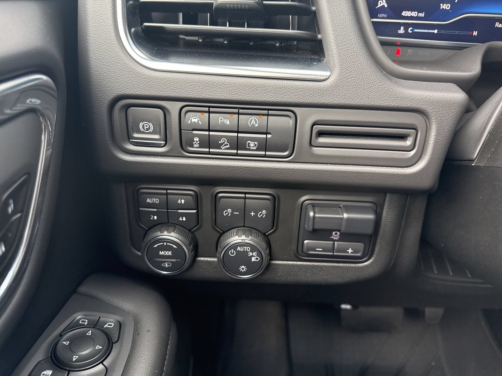 Used 2023 Chevrolet Tahoe Z71 w/ Z71 Off-Road Package AWD/4WD image 38