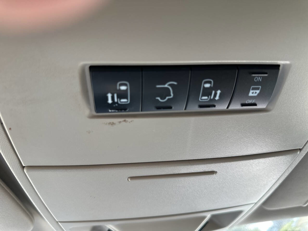 Used 2015 Chrysler Town & Country Touring image 20