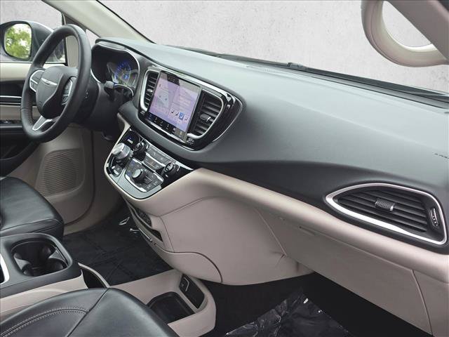Used 2023 Chrysler Pacifica Touring-L FWD image 23
