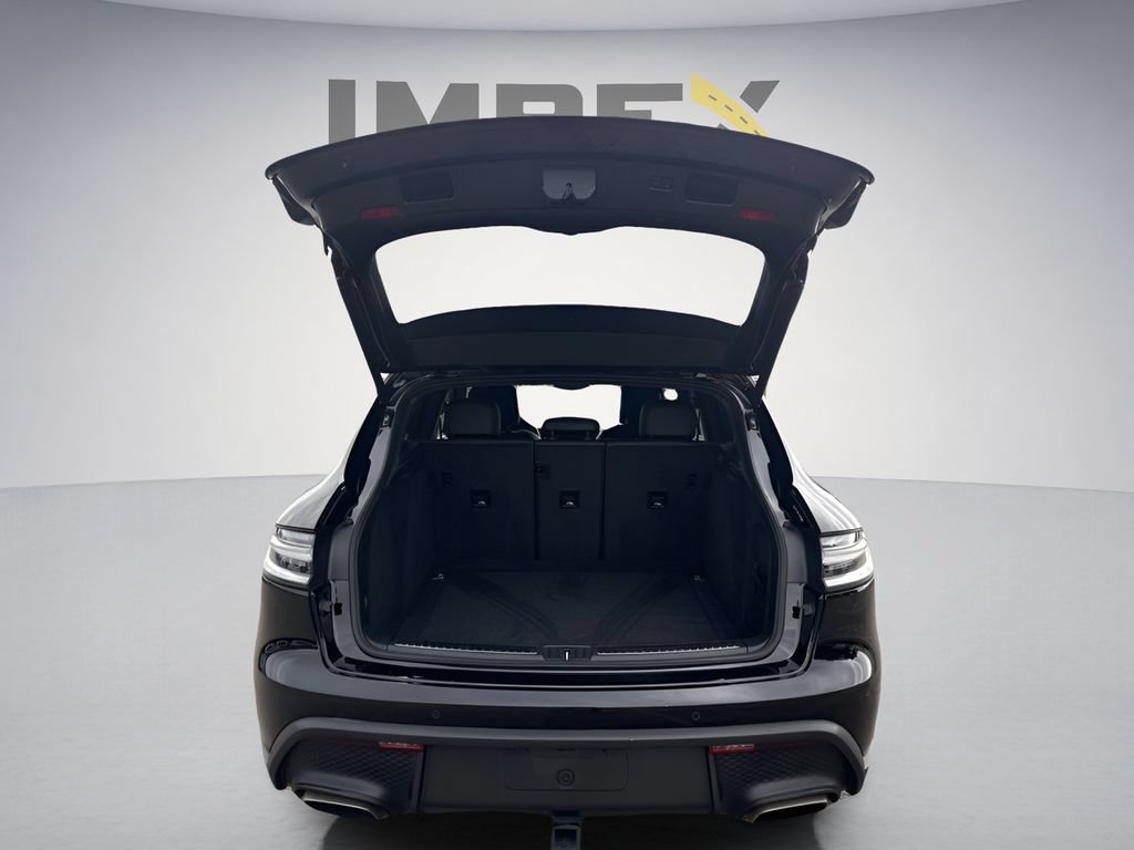 Used 2022 Porsche Macan AWD/4WD image 32