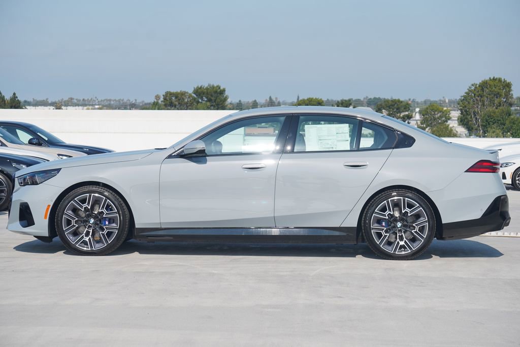 Used 2026 BMW i5 eDrive40 w/ M Sport Package image 4