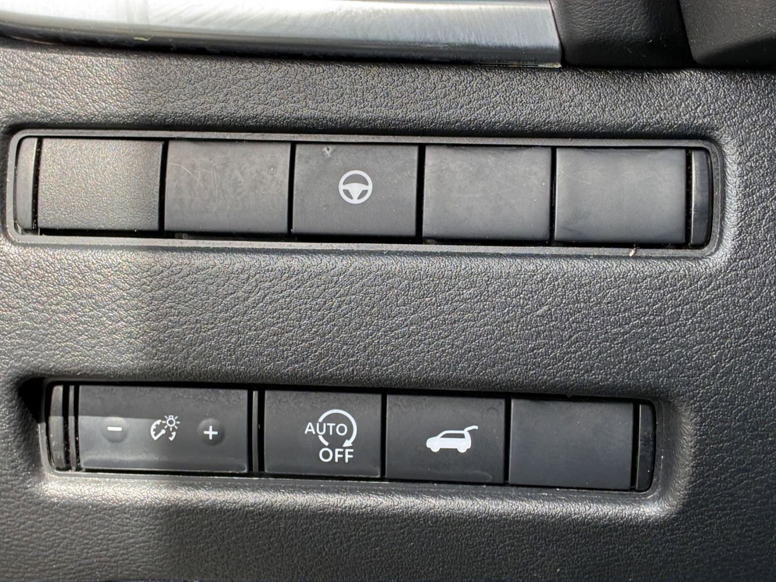 Used 2025 Nissan Rogue SV image 23