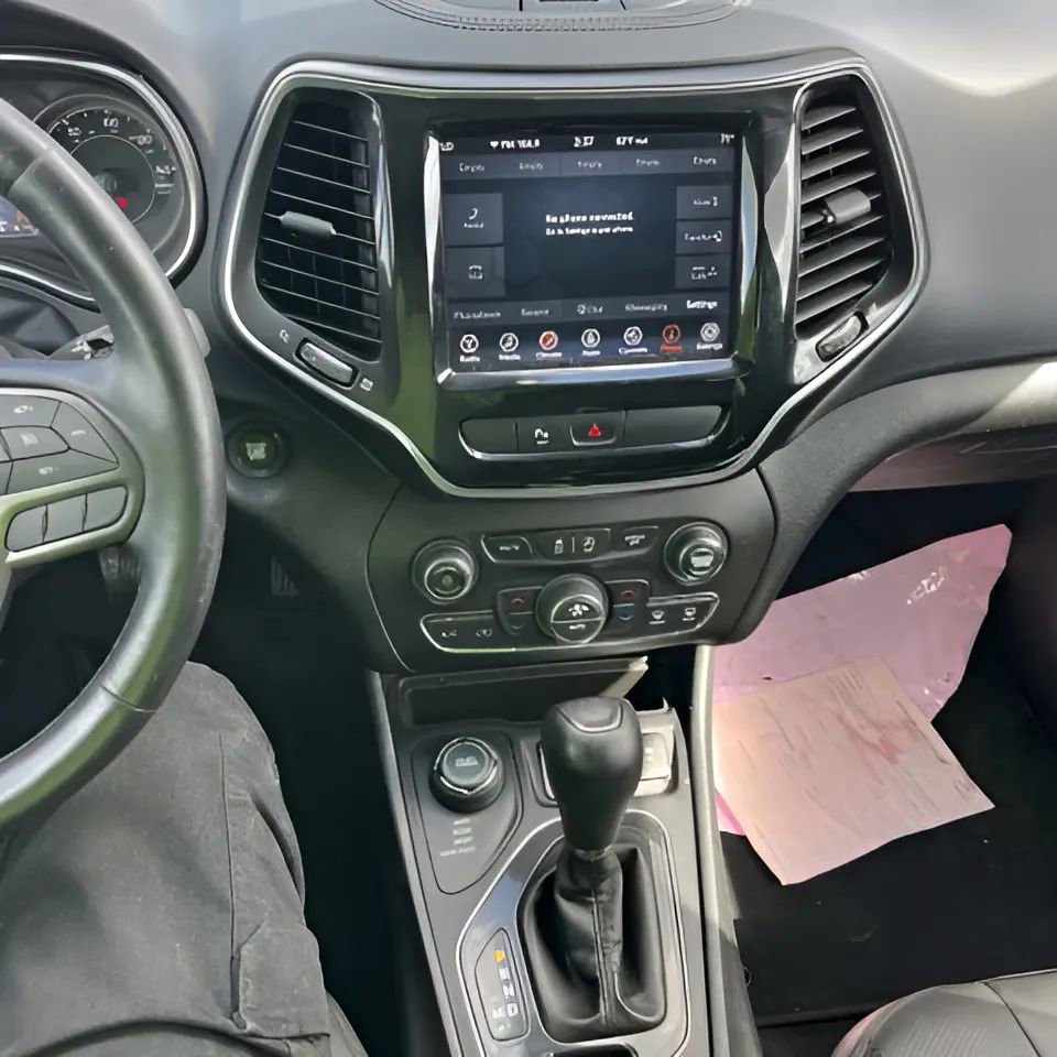 Used 2019 Jeep Cherokee Limited AWD/4WD image 32