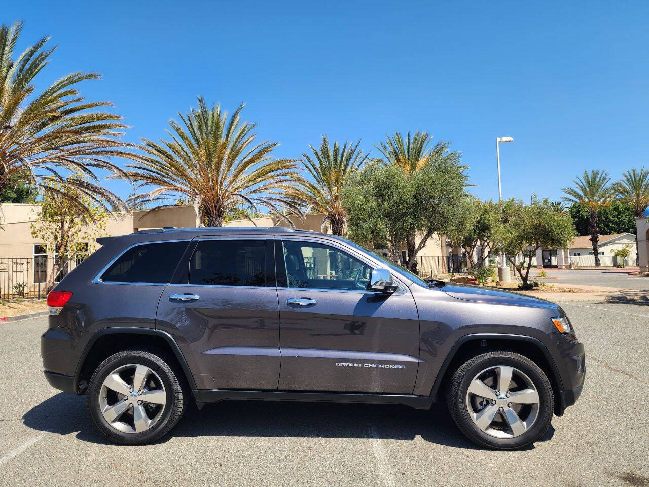 Used 2016 Jeep Grand Cherokee Limited w/ Luxury Group II AWD/4WD image 6