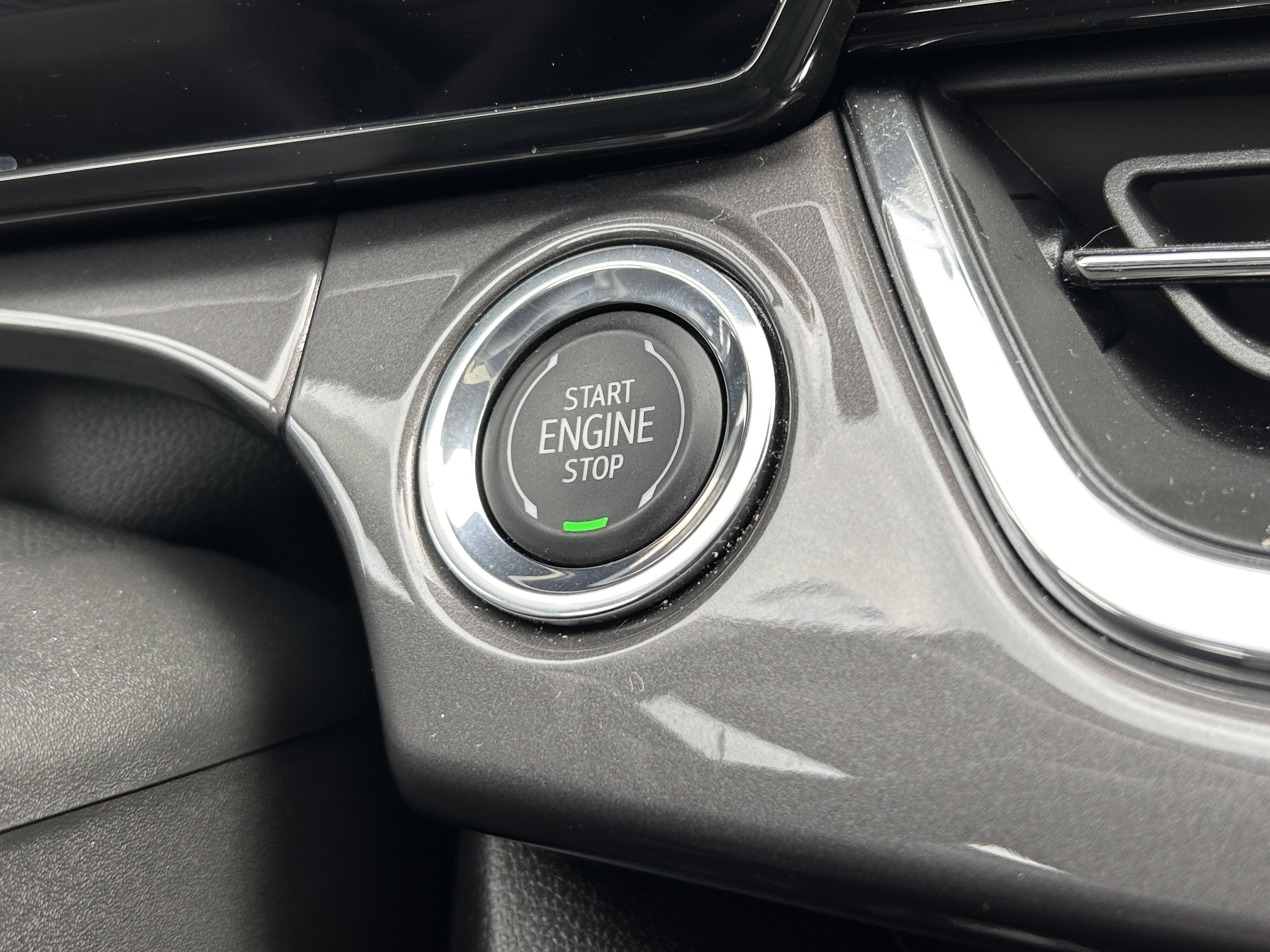 Used 2025 Chevrolet Trax ACTIV w/ Sunroof Package image 17