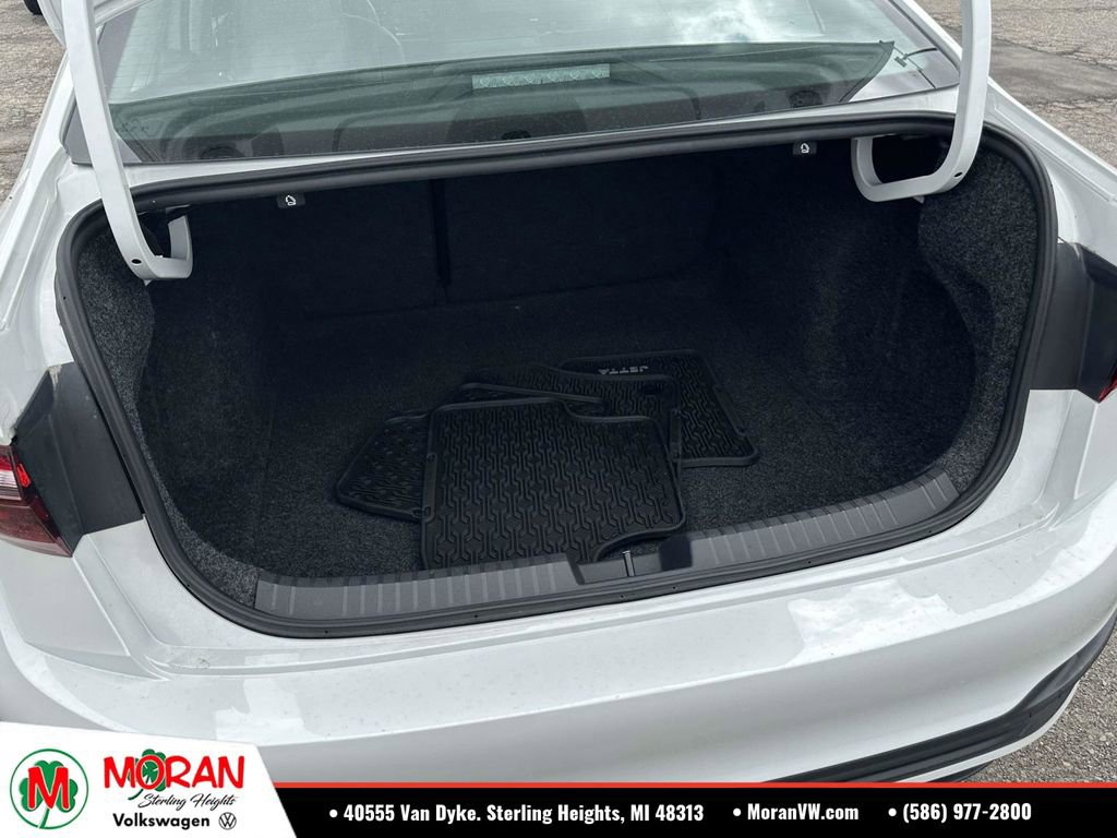 Certified 2023 Volkswagen Jetta SE w/ Panoramic Sunroof Package FWD image 10